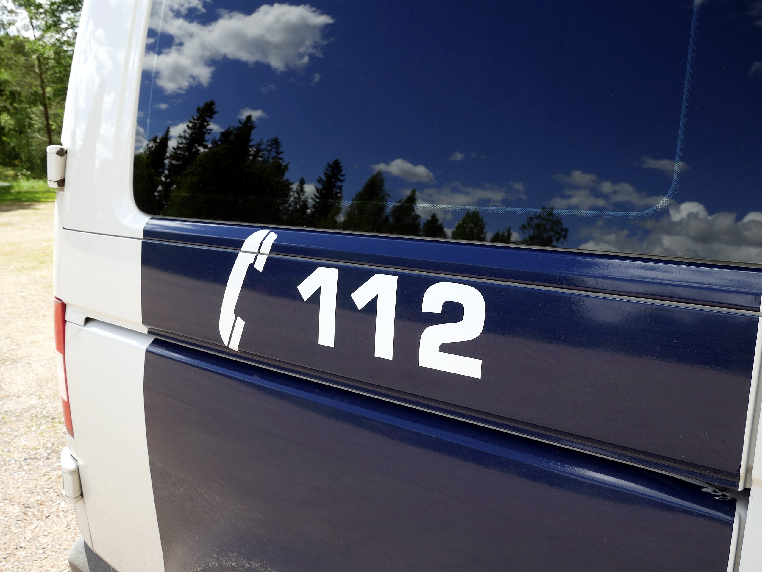 Kaksi kelkkailijaa joutui Väänteenjoen jäihin Lohjalla – sivullisten apu ratkaisi tilanteen