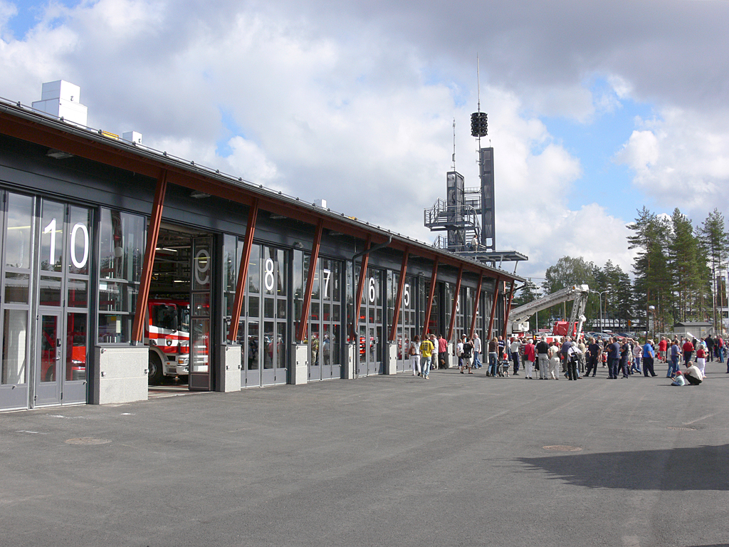 Lohjalla kirjattiin pieni rakennuspalo – päivä näkyi pelastustehtävinä tilannehuoneessa