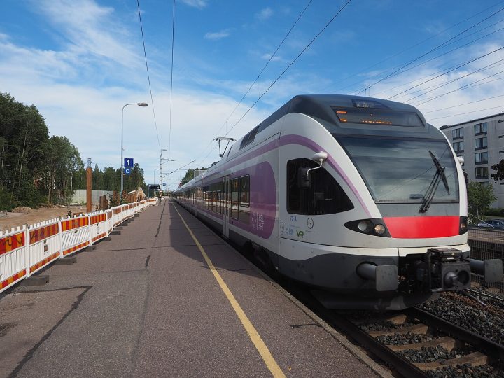 Länsirata etenee ilman Veikkolan asemaa – Lohjalle raideyhteys Helsinkiin yhä kynnyskysymys