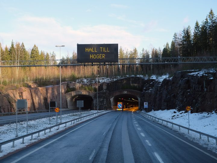 Pieni liikenneonnettomuus Lohjalla jouluaatonaattona – pimeä ja kiire näkyvät hälytyksissä