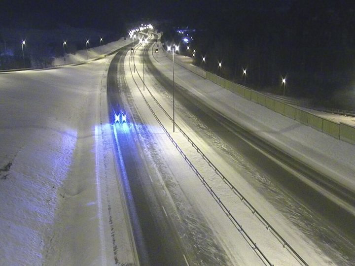 Liikenneonnettomuus Turunväylällä Lohjan kohdalla 24.1.2026 – kaistoja suljettiin iltamyöhällä