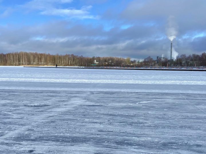 Lohjanjärven jää houkuttelee, mutta olosuhteet elävät – jäälle lähtijälle tärkeintä on varmistaminen