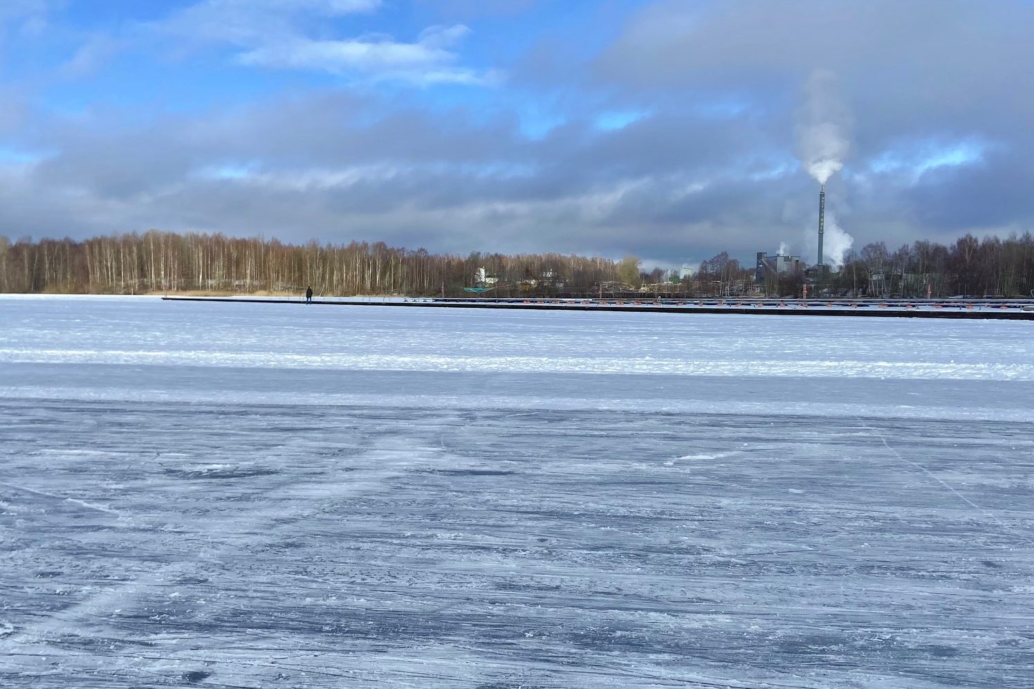 Lohjanjärven jää houkuttelee, mutta olosuhteet elävät – jäälle lähtijälle tärkeintä on varmistaminen