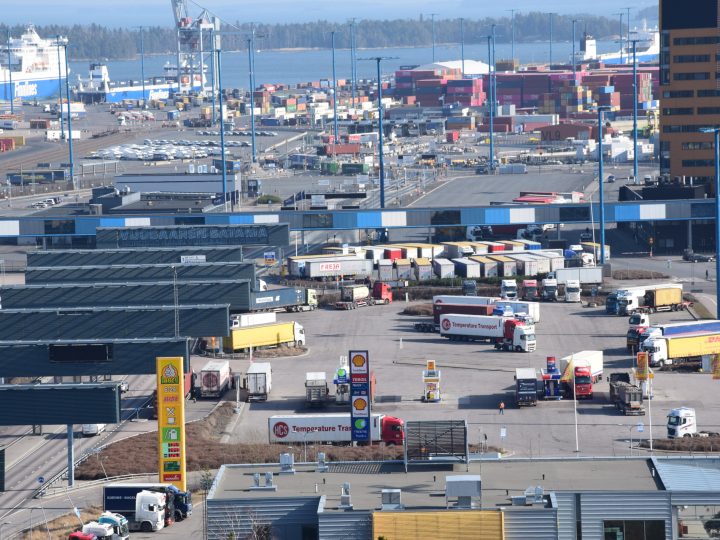 Suomen johto ottaa kantaa Yhdysvaltain tullipuheisiin – Lohjalla seurataan vaikutuksia vientiin ja hintoihin