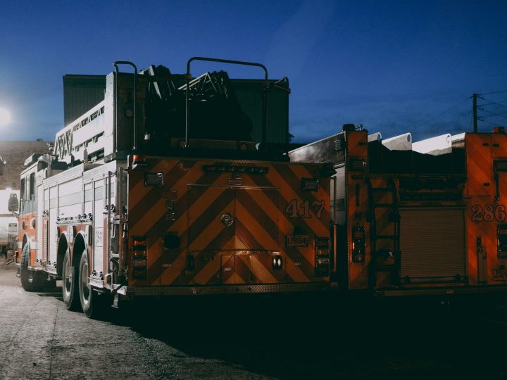 Virkkalan terassipalo vei pelastuslaitoksen yöhön – asukas ja kaksi koiraa turvaan