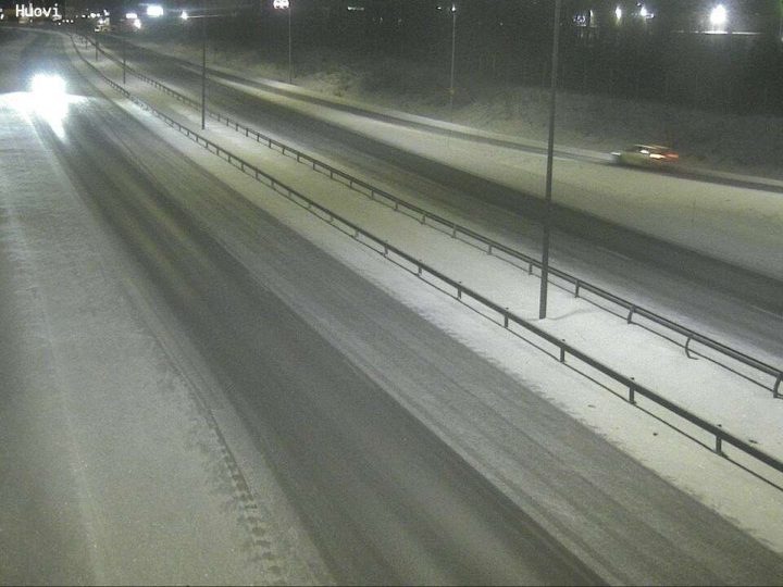 Kaksi kuoli Valtatie 3:n onnettomuudessa 7.2.2026 – Lohjasta katsottuna muistutus talvikelin turvaväleistä