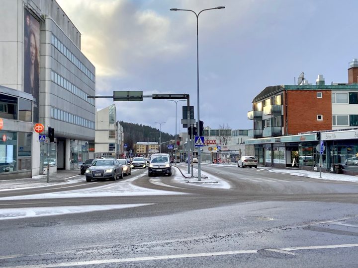 Lohjan keskustan valoristeys pimeänä – Suurlohjankadun ja Kauppakadun vika jatkui 31.1.2026