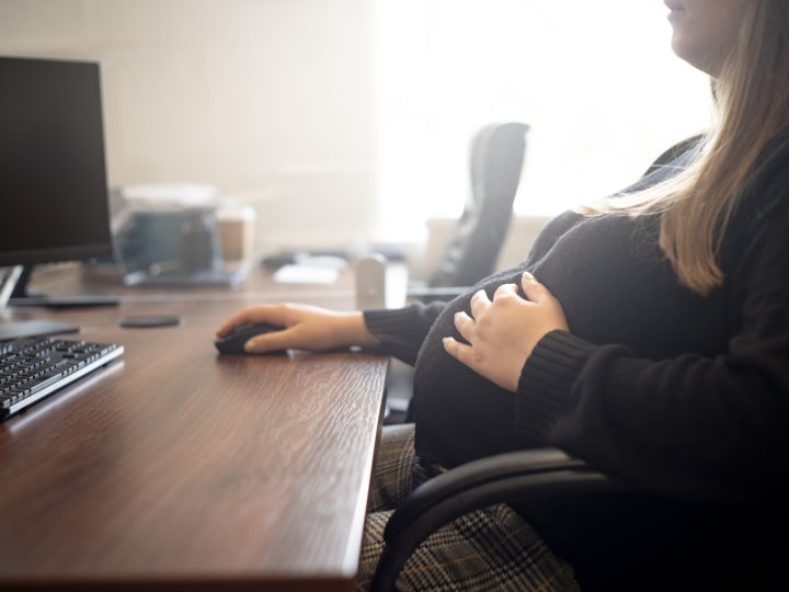 Lausuntoaika päättyi 8.2.2026: tasa-arvolakiin esitetään tiukennuksia raskaus- ja perhevapaasyrjinnän ehkäisyyn