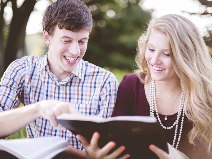 Rippikoulun kautta kirkkoon liittyminen kasvoi vuonna 2025 – ilmiö heijastuu myös Lohjan nuorten yhteisöihin