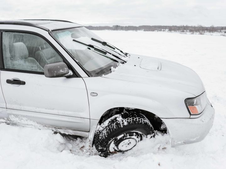 Auto vajosi jäihin Lohjalla – poliisi tutkii vaaran aiheuttamista
