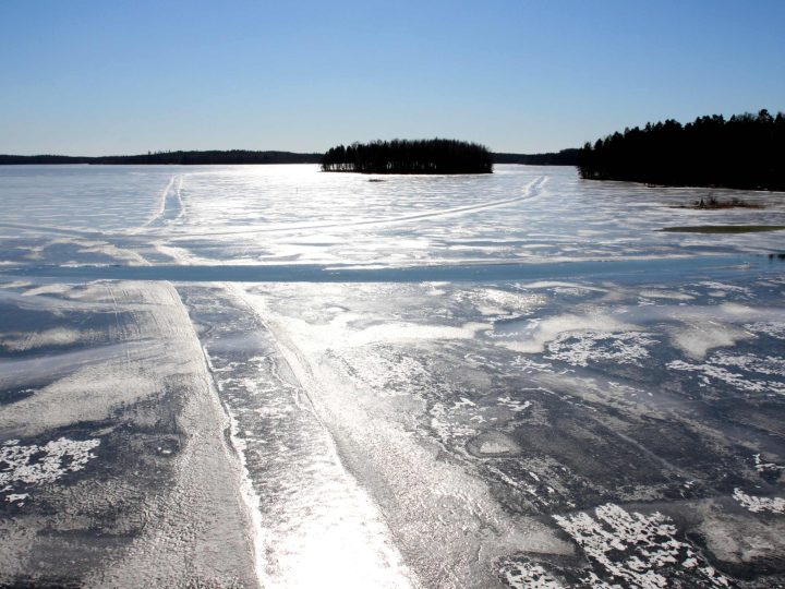 Lohjalla nautitaan auringosta, mutta yöpakkanen pitää pihat ja tiet petollisina 6.3.2026