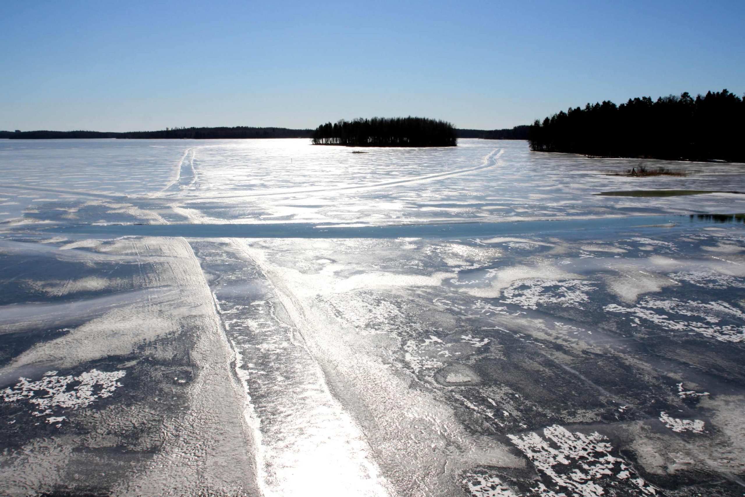 Lohjalla nautitaan auringosta, mutta yöpakkanen pitää pihat ja tiet petollisina 6.3.2026