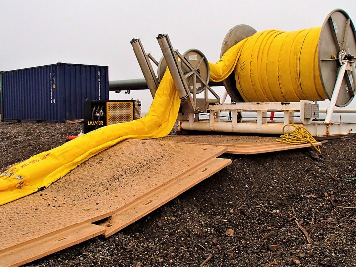 Länsi-Uudenmaan pelastuslaitos mukana Ukrainan öljyntorjunta-avussa – Lohjalla se muistuttaa myös omasta valmiudesta