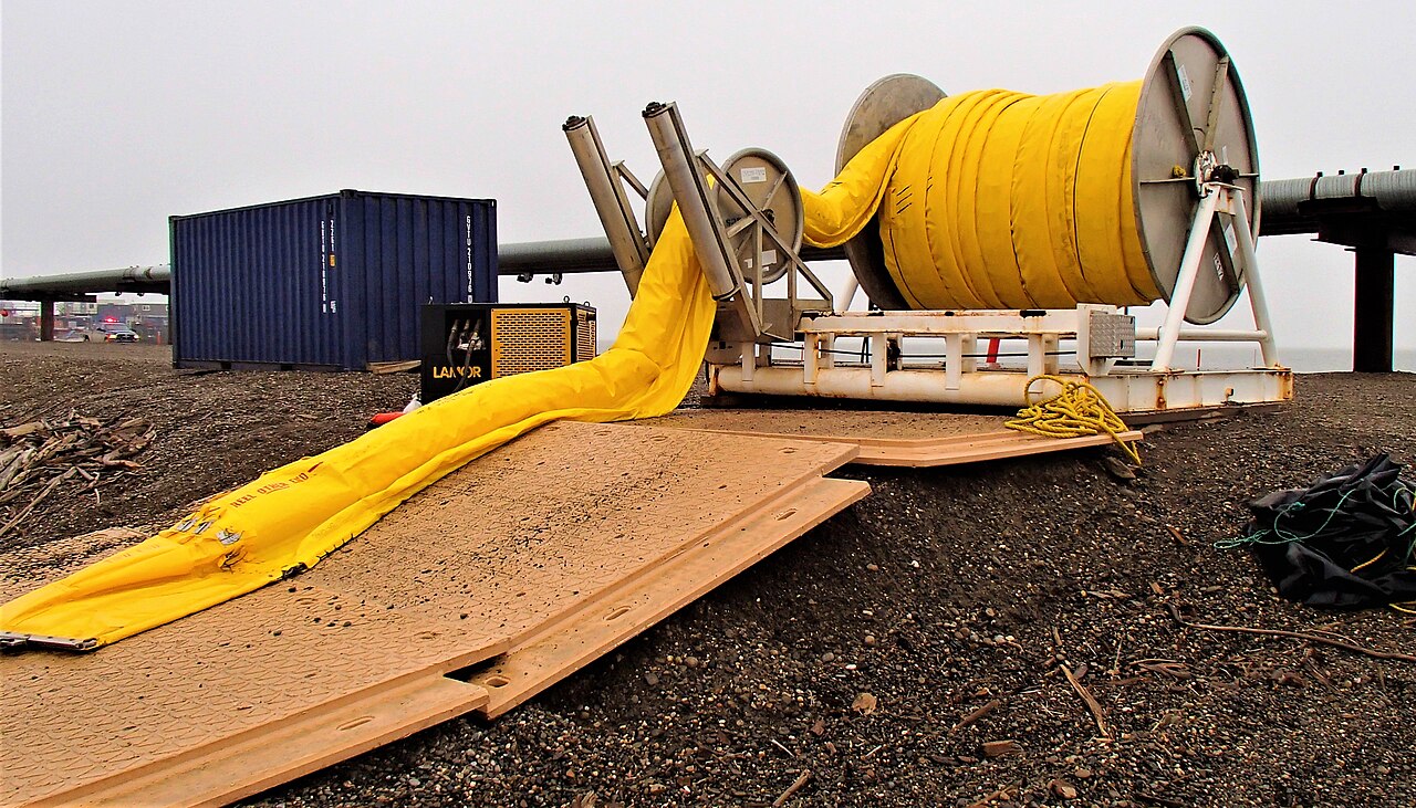Länsi-Uudenmaan pelastuslaitos mukana Ukrainan öljyntorjunta-avussa – Lohjalla se muistuttaa myös omasta valmiudesta