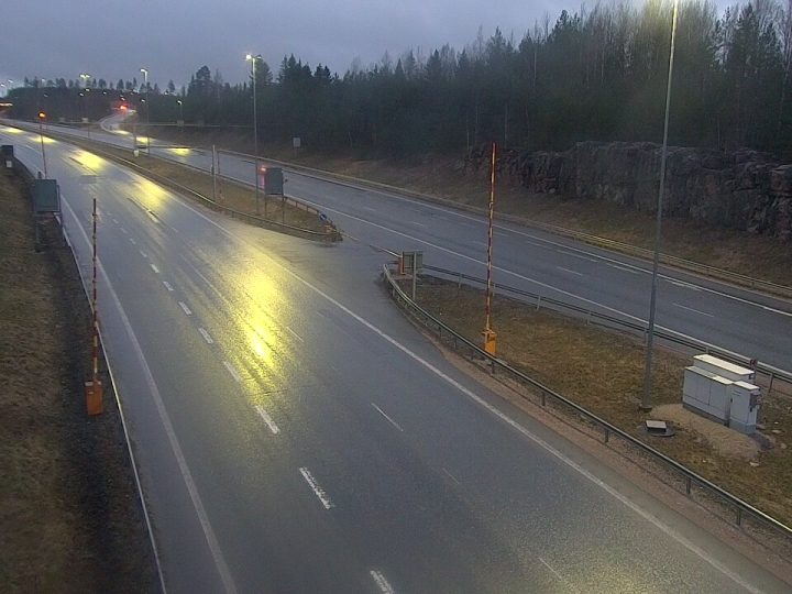 Pääsiäisen paluuliikenne kiristyy Lohjan suunnalla – ruuhkahuippu osuu 6.4.2026 iltapäivään