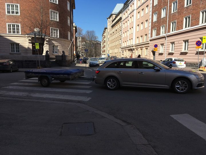 Peräkärry kannattaa tarkistaa ennen kevään ensimmäistä kuormaa – renkaat, valot ja laakerit ratkaisevat paljon