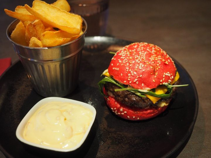 Friends & Brgrs laajentaa Lohjalle – uusi autokaistaravintola nousee Citymarketin yhteyteen