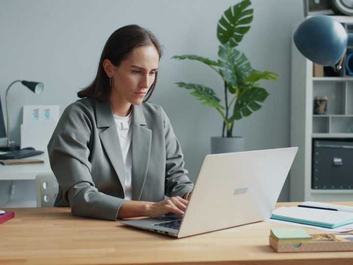 Yrittäjät nosti kehysriiheen kymmenen vaatimusta – Lohjan pienyrityksille tärkeimmät kohdat liittyvät maksuihin, YELiin ja sairauspoissaoloihin