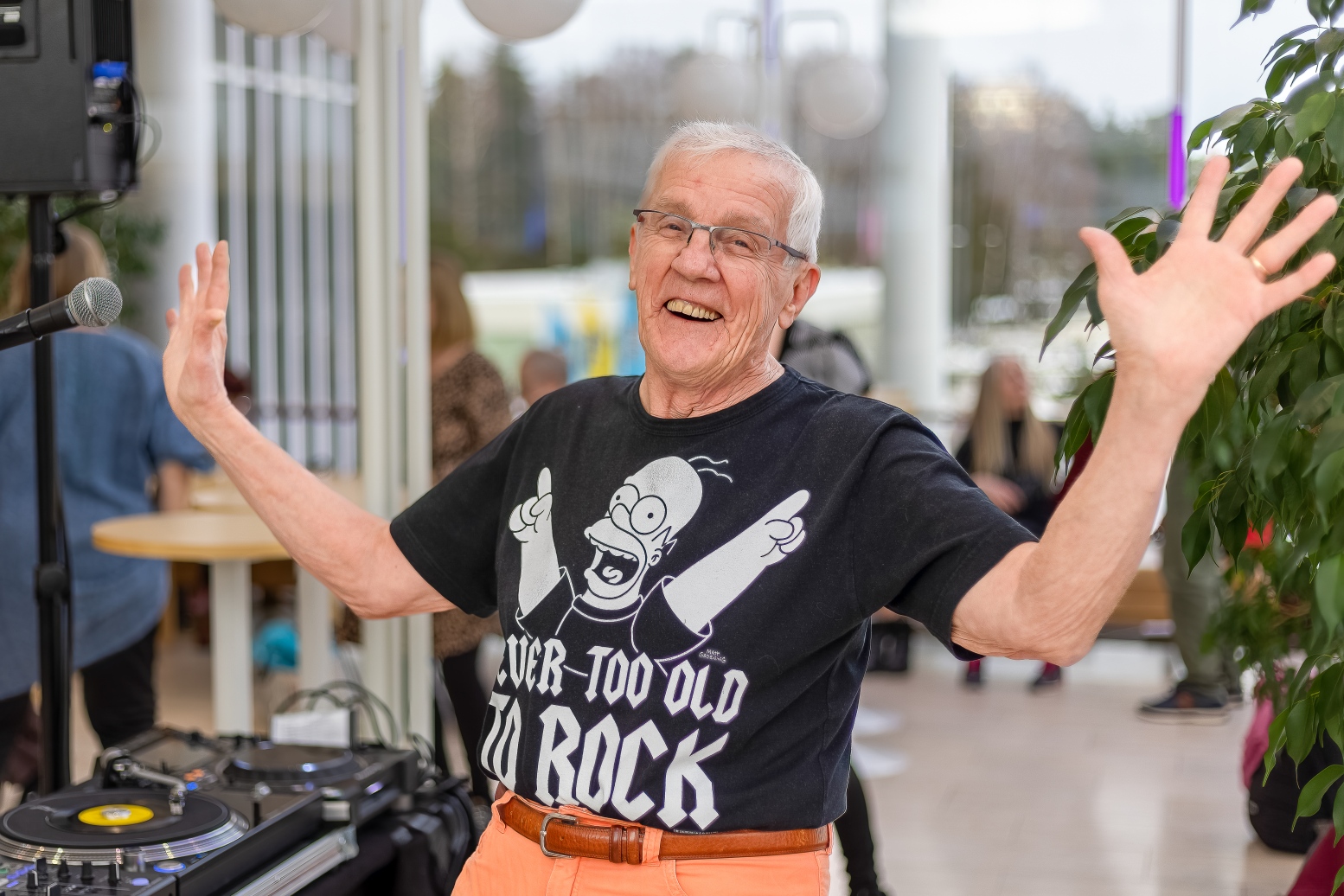 Seniori Disco tuo DJ Börjen vinyylit Tanhuhoviin