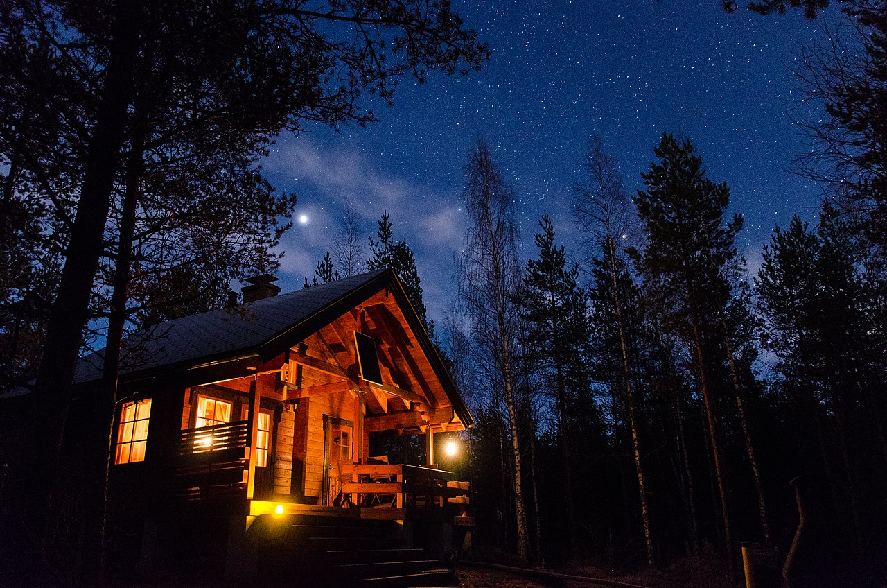Mökkiremonttien budjetit kasvavat – Lohjalla kesä näkyy terasseissa, saunoissa ja katoissa