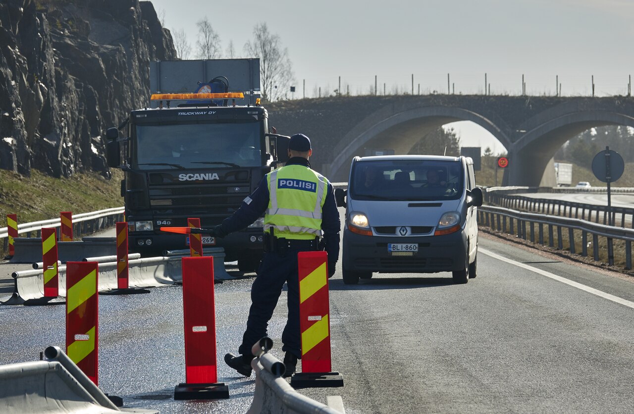 Turku–Helsinki-moottoritien vakava onnettomuus pysäytti lauantaiaamun – Lohjan autoilijoille sama reitti on arkea