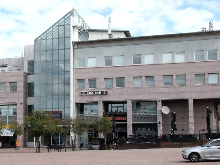 Verkkokaupan peruutusnappi tulee pakolliseksi 19.6.2026 – lohjalaiselle ostajalle muutos näkyy arjen ruudulla