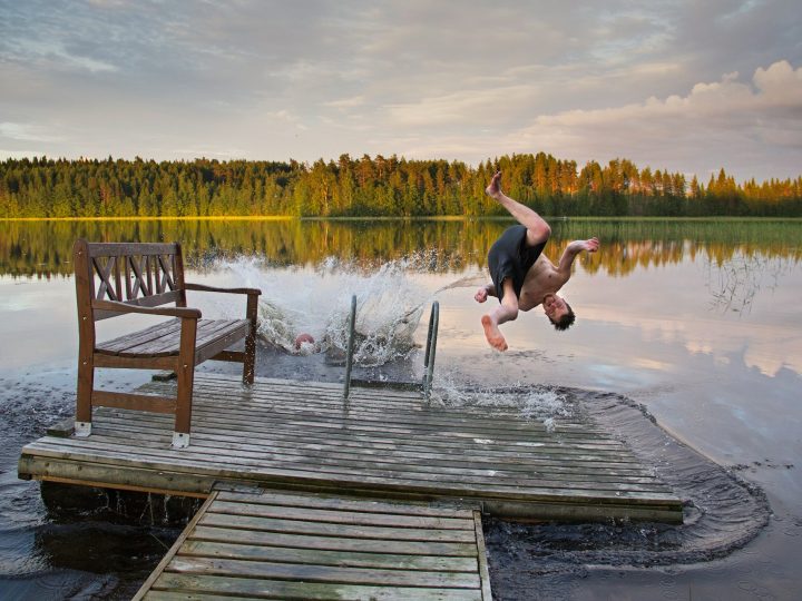 Lohjan kesäarki tuo esiin tutut terveysriskit – Terveyskirjasto kokosi ohjeita rantaan, mökille ja metsäretkelle
