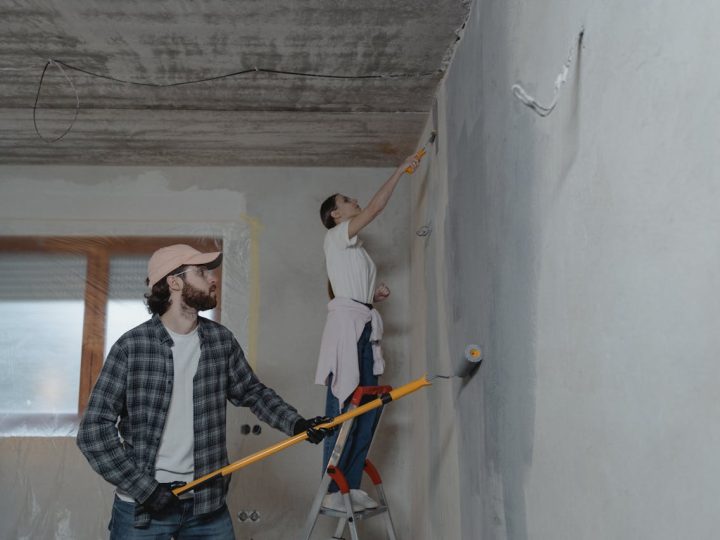 Kotitalousvähennyksen leikkaus näkyy palveluostoissa – vaikutus ulottuu myös Lohjan koteihin