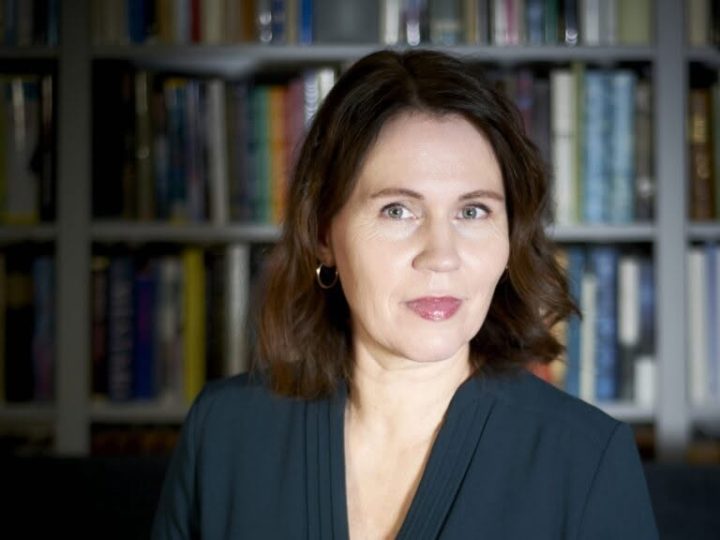 Tiina Laitila Kälvemark kertoo Vares-Kantolassa, miten tie vei Tukholmasta Sammattiin