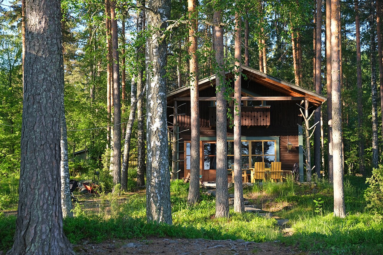 Mökkikaupassa rantaviiva ei kerro tontin rajaa – tieoikeus ja vesijättö syytä tarkistaa