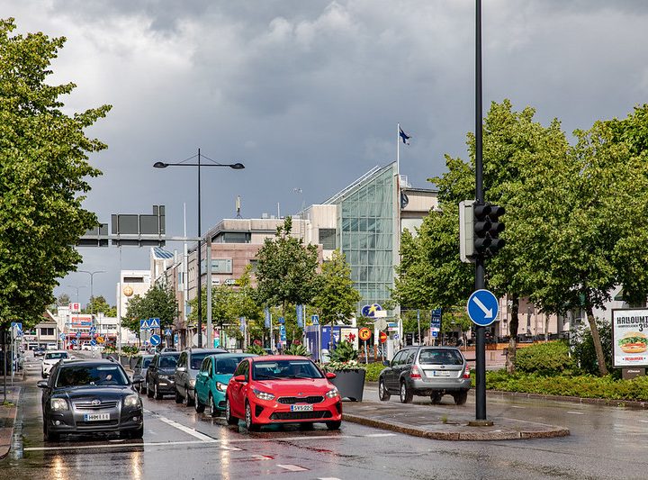Auto osui koululaiseen suojatiellä Lohjalla