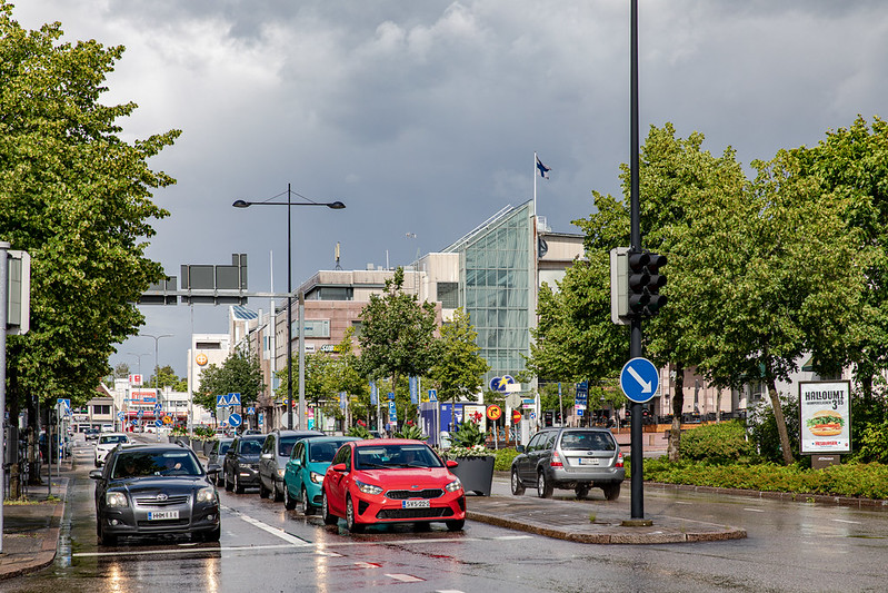 Auto osui koululaiseen suojatiellä Lohjalla