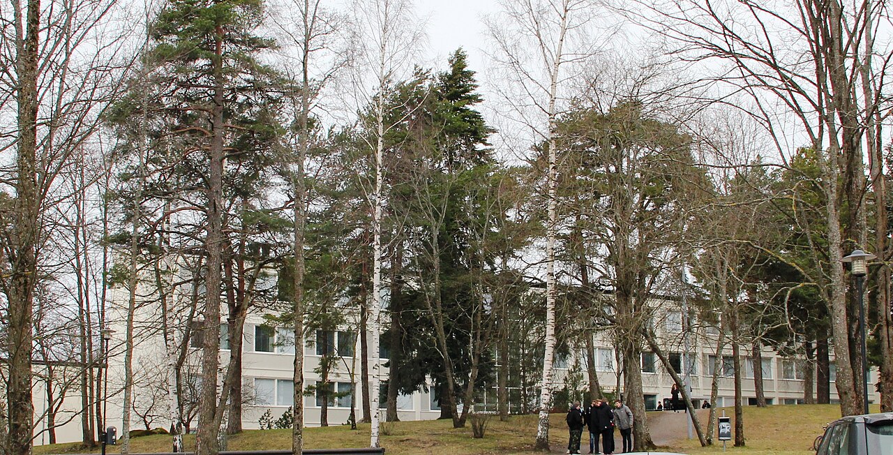 Poliisi tarkensi Lohjan lukion tilannetta: rakennuksessa oli enintään 50 ihmistä