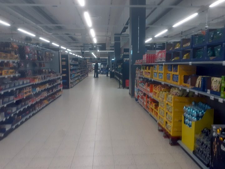 Vähittäiskaupan myynti kasvaa, mutta palkkatyöpaikat laahaavat – käänne on kaksijakoinen