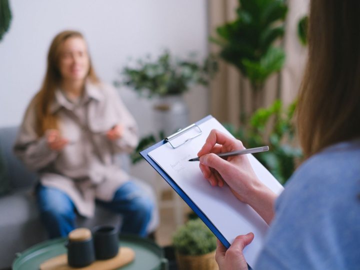 Opiskeluhuollon ja mielenterveyspalvelujen uudistus palautettiin valmisteluun