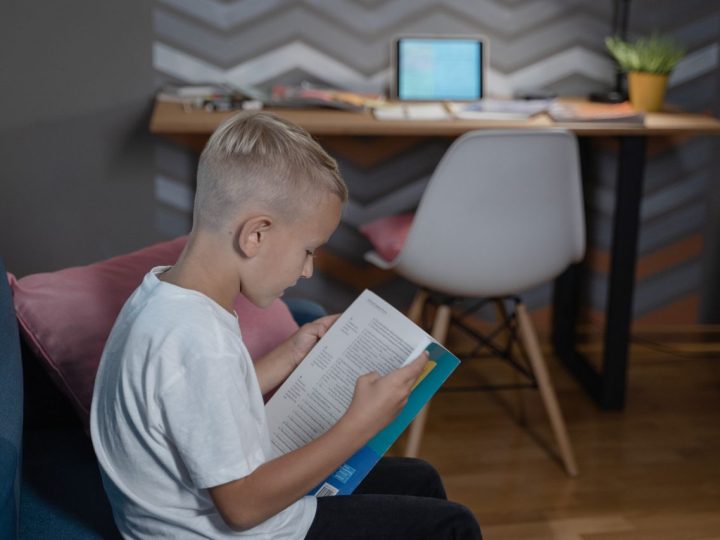 Lukutaito heikkeni PISA-tutkimuksessa – tutkijat tarjoavat keinoja lasten lukuinnon tukemiseen