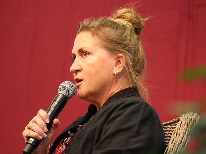 Anja Snellman palkittiin yli 40 vuoden kirjailijanurasta
