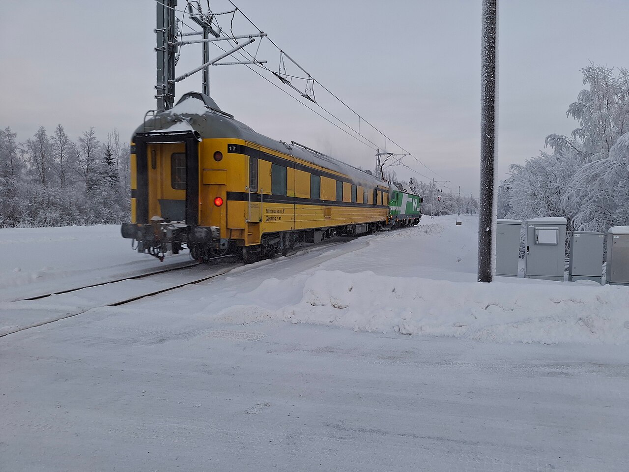 Rautateillä matkustaminen säilyi turvallisena, tasoristeyksissä kehitys oli synkempi